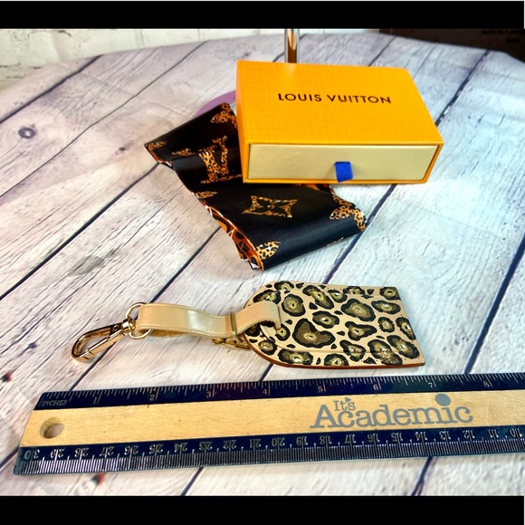 Louis Vuitton CUSTOM painted leather luggage name tag bag charm in leopard. - Picture 5 of 6